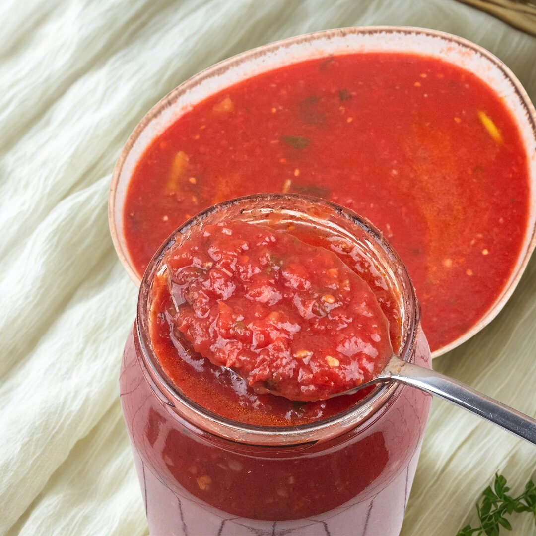 Zeytinyağlı Domates Turşusu (Az Acılı) – Antep Usulü Kütür Lezzet | Ali Fermante 1000 CC Cam Kavanoz