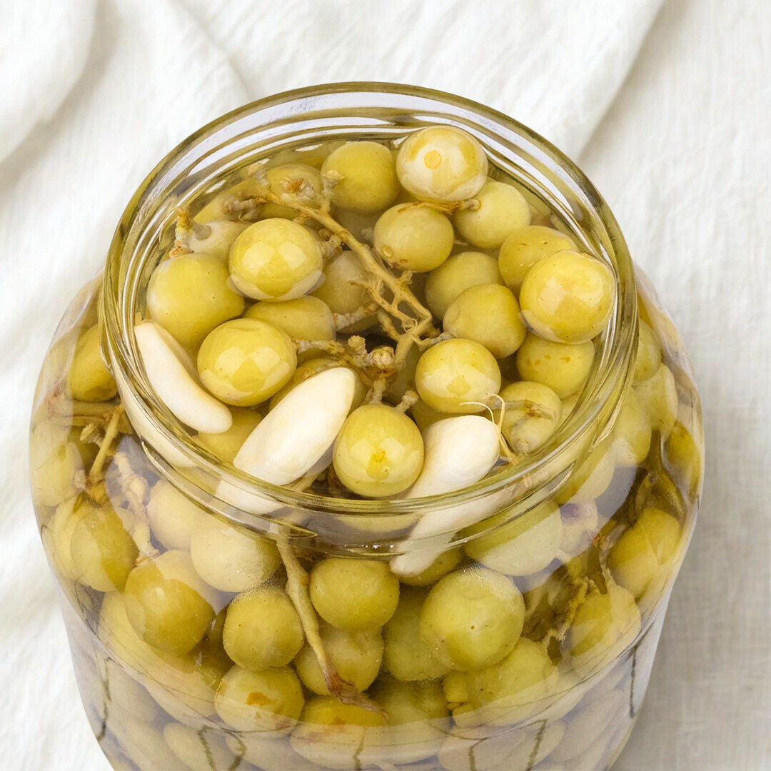 Koruk Turşusu – Antep Usulü Ekşi & Çıtır Lezzet | Ali Fermante 1700 CC Cam Kavanoz